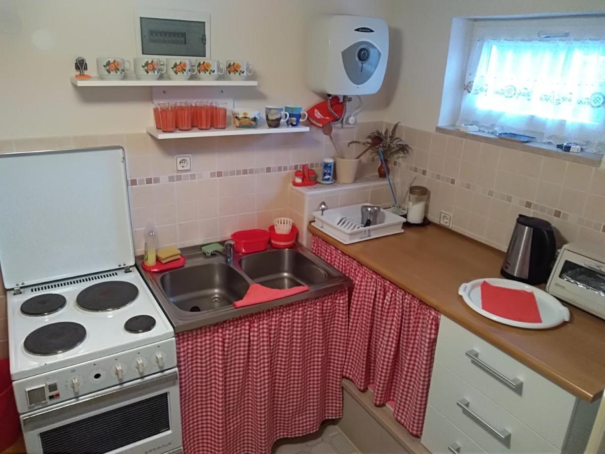Apartman Tri Palme Gabonjin الغرفة الصورة