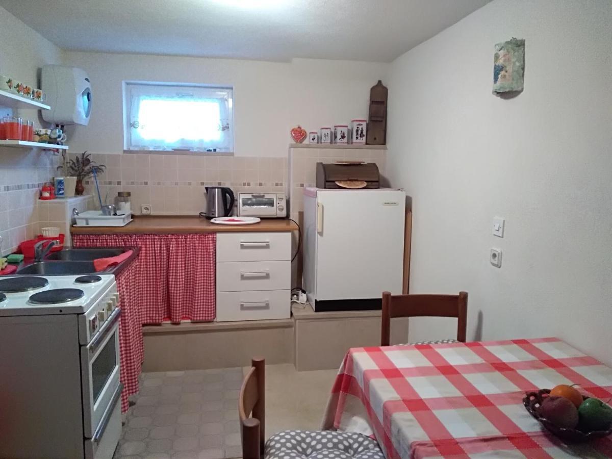 Apartman Tri Palme Gabonjin الغرفة الصورة